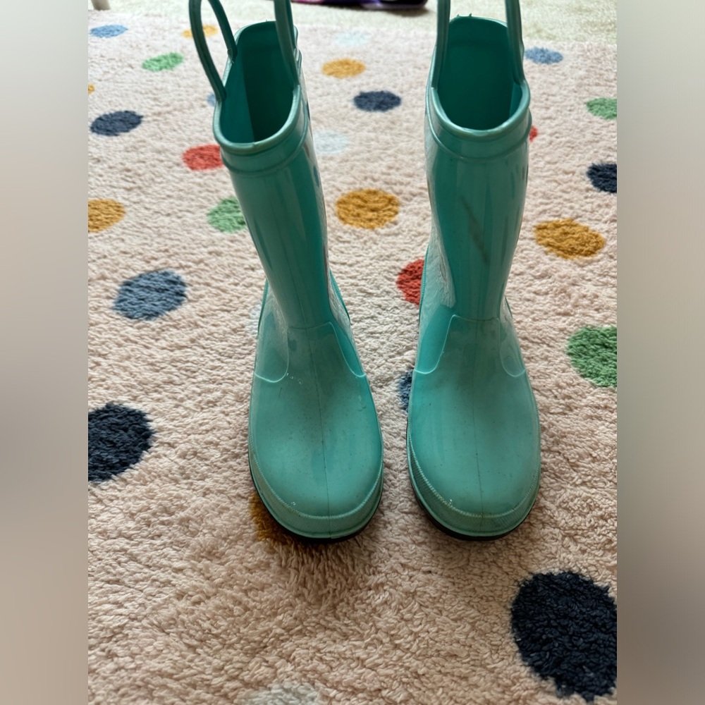 Girls size 3 aqua rainboots good condition